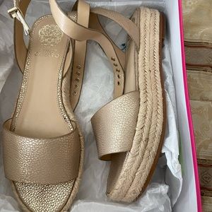 Vince Camuto gold sandals size 9 only wear twice. Excellent condition.